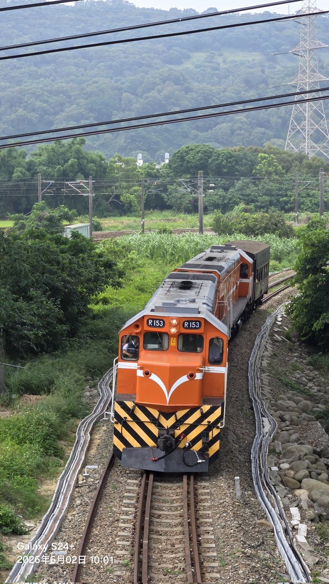 agrs0412's tweet photo. #みんなで開催する重連展示会
7201次 R200型+E500型  4重連
7021次 R117+GE*2  3重連
7112次 R150型*2  2重連
8790次 R150型+R20型  8重連 https://t.co/ioExEMtdMi