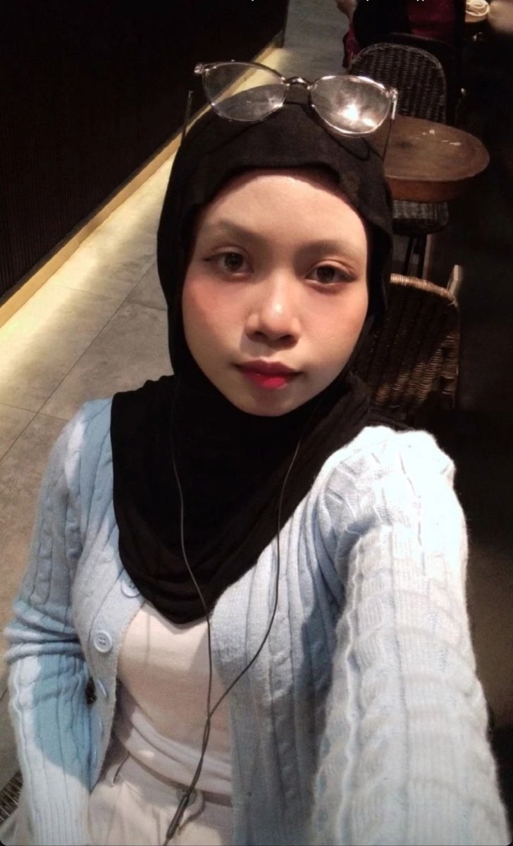 DientotSiapa's tweet photo. Titipan DM

Maaf Fafa aku izin jadiin kamu bacol ya. Jujur walaupun kamu tocil, kamu suka pake baju crop top ketat yang bikin nafsu. Jadi aku telanjangin sekalian. Semua peju yang keluar ini milik kamu fafa.
https://t.co/zqopj62B4g https://t.co/ldgVxtBLAs