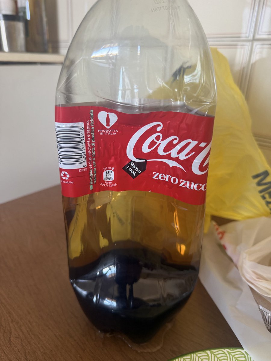 LAVUKEFENDI's tweet photo. What is that?@CocaCola Could you enlighten me? https://t.co/rssXedX9B7