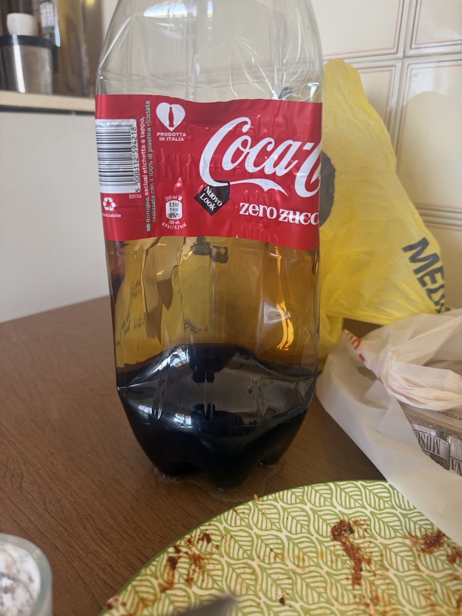 LAVUKEFENDI's tweet photo. What is that?@CocaCola Could you enlighten me? https://t.co/rssXedX9B7