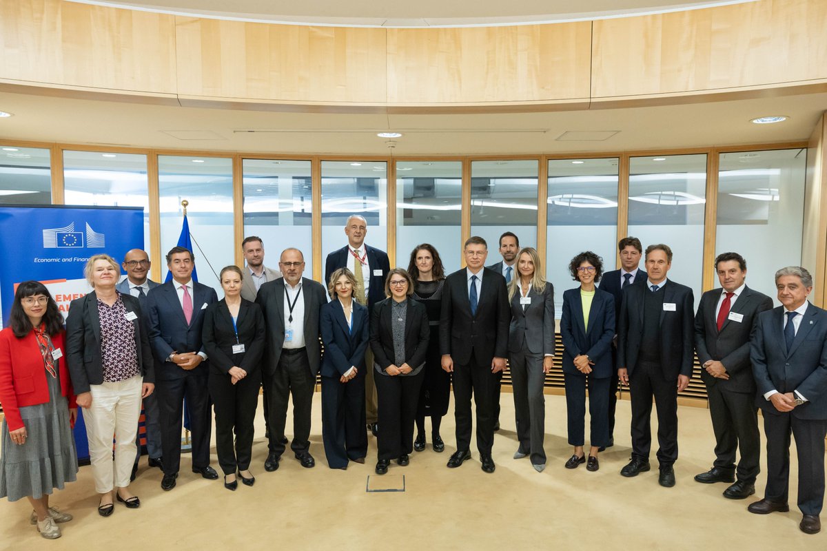 VDombrovskis's tweet photo. 🗨️ Today I was pleased to host the #ImplementationDialogue on how the #EuropeanSemester helps turn recommendations into action on the ground.

We had a very useful exchange. I thank all participants for their engagement. 🤝

Valuable insights and feedback from regional authorities, social partners and other stakeholders will help guide our ongoing work.
