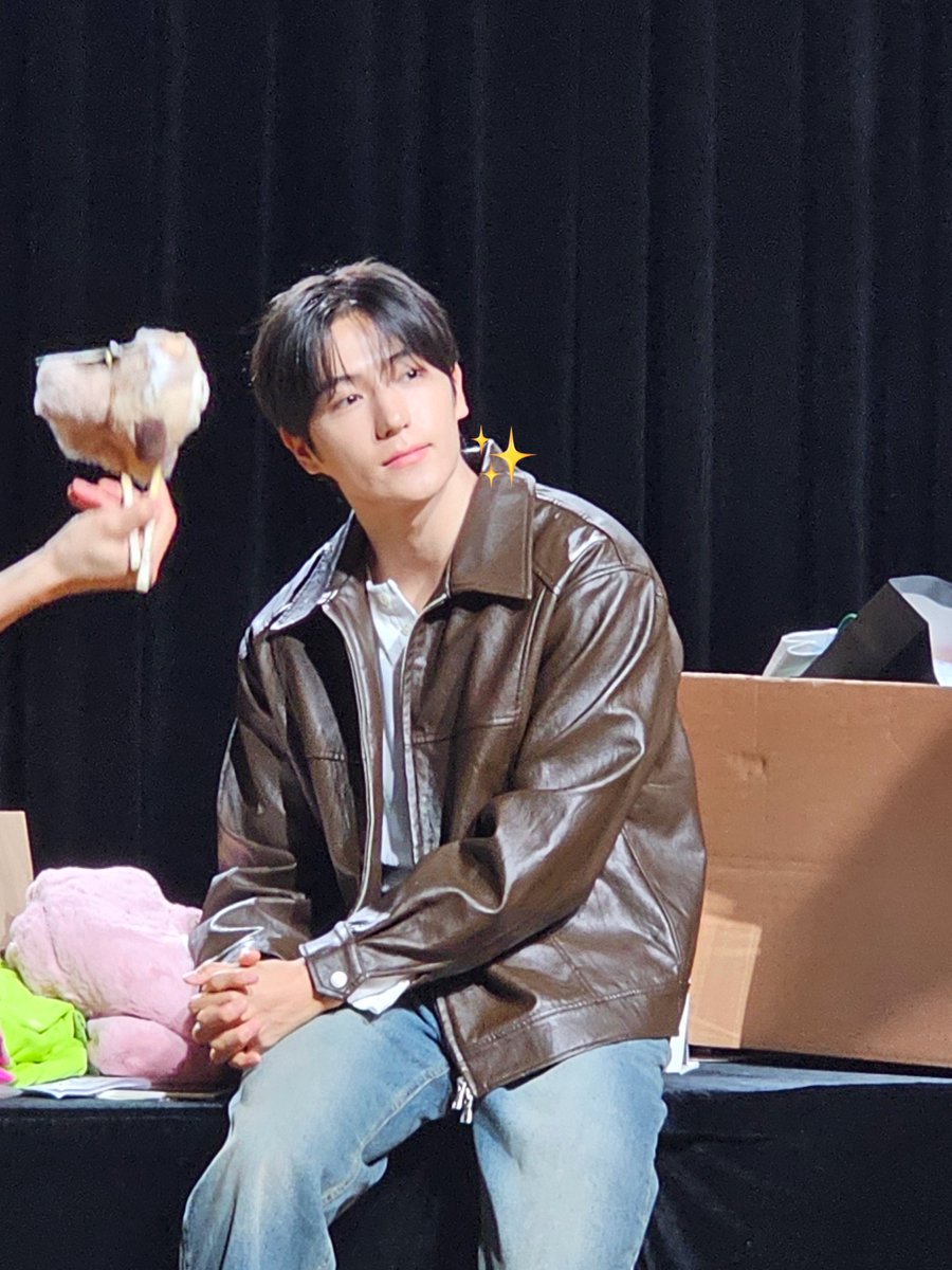 kk0zil's tweet photo. 일지아트홀이라는 곳 또 가고 싶다고요 https://t.co/2LPHB5sbTL