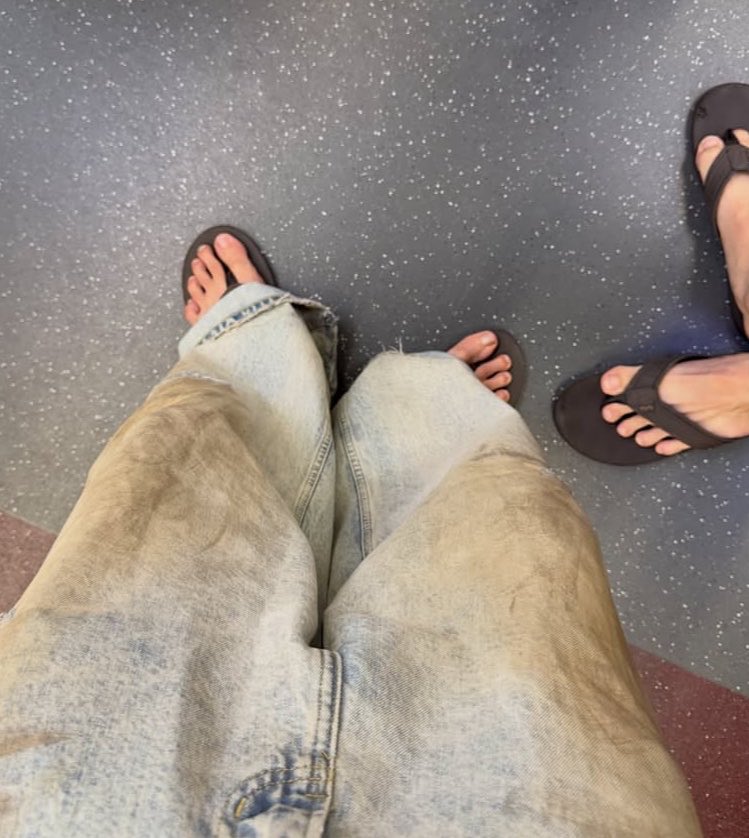 feetstiven's tweet photo. Twink Feet / FlipFlops / Fashion Trend
#feet #feetgay #fetish #pes #pies #feetmen https://t.co/5UqKYzdmmv