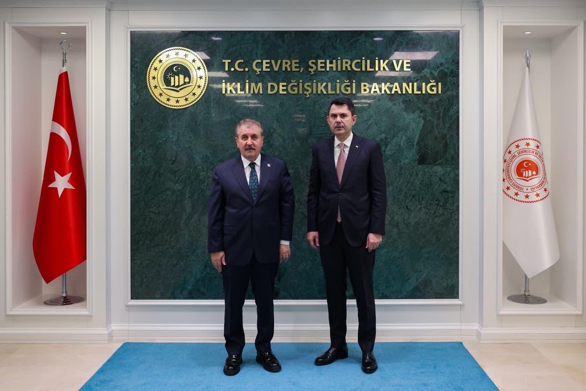 Desticikurumsal's tweet photo. Genel Başkanımız Sayın Mustafa Destici,  Çevre, Şehircilik ve İklim Değişikliği Bakanımız Sayın Murat Kurum Bey’le bakanlık binasında bir araya geldi. Görüşmede yerel yönetimler başta olmak üzere, bakanlığın ilgi ve görev alanında bulunan konular hakkında değerlendirmeler yapılmıştır. Kıymetli bakanımıza teşekkür eder, çalışmalarında üstün başarılar dileriz.
