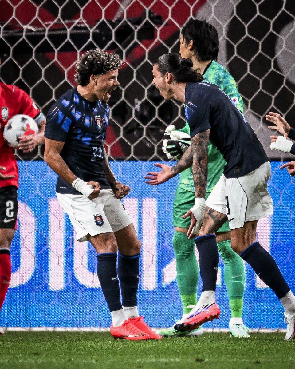 brfootball's tweet photo. Diego Forlán got his first win as Uruguay manager after they beat Korea Republic 4-1 with Darwin Núñez scoring twice 🇺🇾 https://t.co/FsPnisvGMu