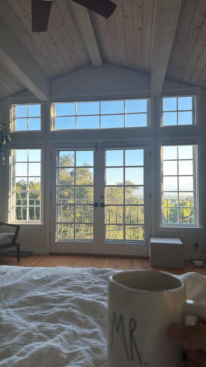 TheDaveAbbitt's tweet photo. Good Morning! Sunny with a light haze in Los Angeles burning off to a high of 81F. Have a great day. 🌅☕️ https://t.co/2H8rlefjKV