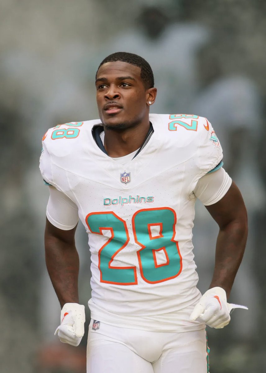 PolymarketBlitz's tweet photo. 🚨 NOTABLE NFL INJURIES FROM YESTERDAY:

• De’Von Achane — Knee
• Justin Jefferson — Ankle
• Baker Mayfield — Dislocated Thumb
• Breece Hall — Thigh
• Mike Evans — Rib Strain
• Trent Williams — Stinger
• Brian Burns — Knee
• Travis Etienne Jr. — Hamstring
• Leo Chenal — Neck
• Jack Bech — Broken Forearm
• Christian Barmore — Shoulder
• Jalen McMillan — Knee
• Dre Greenlaw — Quad
• Donte Jackson — Concussion