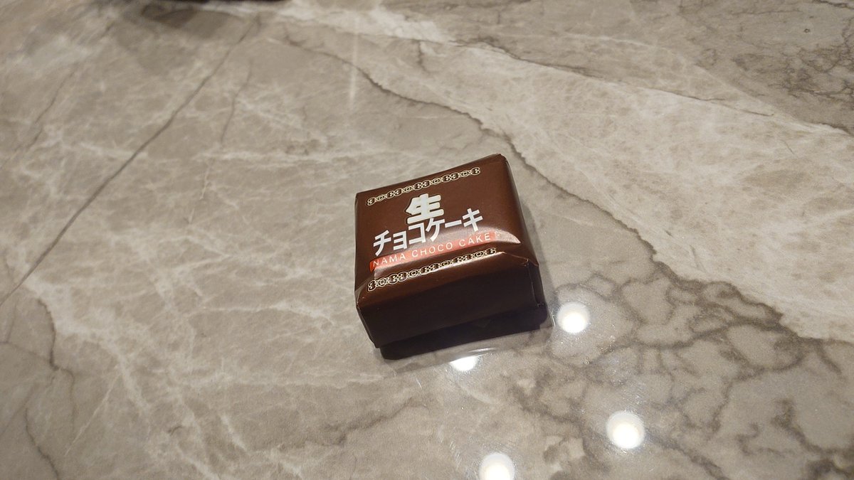 Mo_Evo7's tweet photo. 過去参加したエボミではフォロワーさんやお話した方々からのﾝﾏｲご当地お菓子を美味しくもぐもぐさせていただいたので、今回の志賀オフでは急遽調達した甘いお菓子をお配りしました。残った1個食べましたが、甘い物は美味しいですね🤤

次回はもっと良いものを事前に買っておきます…🥹 https://t.co/Nh73lqpvxM