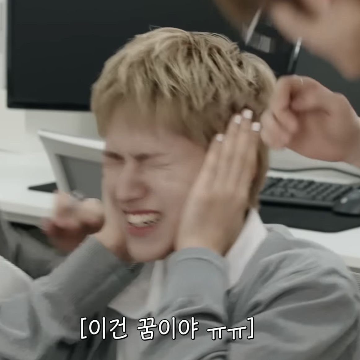 ring_riwoo's tweet photo. 시험기간인 전국 고1 원도어: 
A는 B의 부분집ㅎ… 무브 랔 애니멀!!!! 애니멀!!!! https://t.co/a4j1FE2SxT