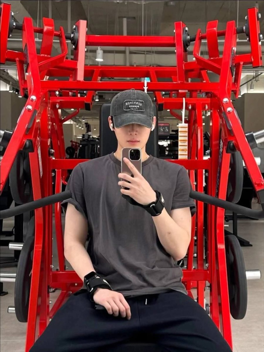 trontronssi's tweet photo. Từ ngày đu ông Sik thấy cuộc sống bận rộn hẳn 
Như thời 18 20 tuổi đu EXO trending các kiểu 😂 

WE STAND WITH KIM YOON SIK

#KIMYOONSIK #KIMYOONSIKSHINES https://t.co/xVBWxOdkwp