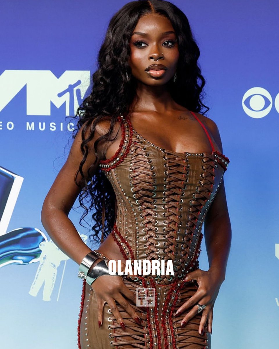 BET's tweet photo. Some of our favorite lookes from the #VMA's red carpet 🌹 https://t.co/mD4tp3F5oq