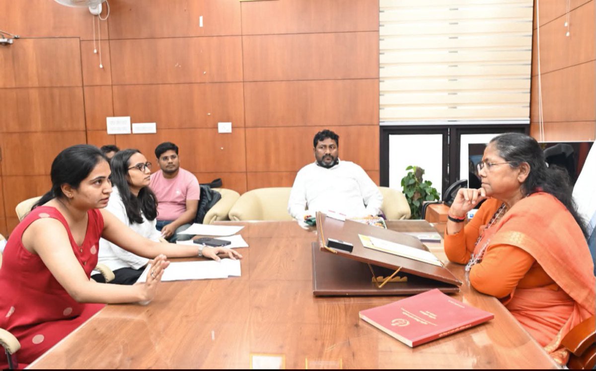 NCBC_INDIA's tweet photo. नई दिल्ली, राष्ट्रीय पिछड़ा वर्ग आयोग कार्यालय में माननीय अध्यक्ष साध्वी निरंजन ज्योति जी से केंद्रीय विद्यालय और नवोदय विद्यालय के अभ्यर्थियों को OBC-NCL प्रमाण पत्र सत्यापन में आ रही समस्याओं को लेकर प्रतिनिधिमंडल ने भेंट की। माननीय अध्यक्ष जी ने समस्या का संज्ञान लेकर यथोचित समाधान हेतु आश्वासित किया।