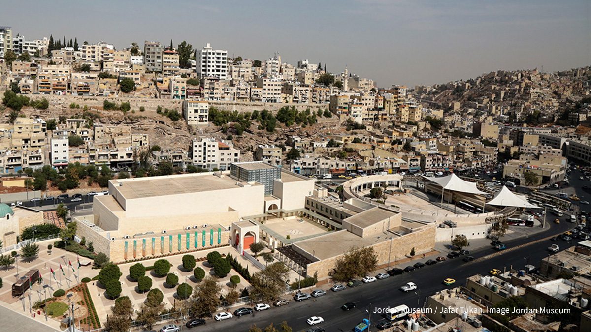 ArchDaily's tweet photo. Amman’s architecture reflects a city shaped by migration, local stone, and layers of cultural history. From traditional forms to contemporary projects, how does a city’s architecture reveal the people and histories that have shaped it?

Follow the link to read more about this topic: https://t.co/aWfdmp04tB