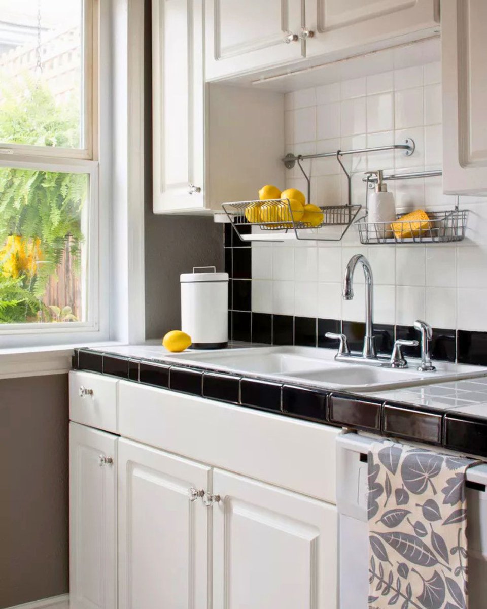 RealtyCounty's tweet photo. 🏡 5 Countertop Materials Designers Say Are Dating Your Kitchen

Designers say these countertop materials can make a kitchen feel dated:

🔹 Busy granite patterns
🔹 Tile countertops 
🔹 Laminate 
🔹 Heavy, dark stone
🔹 Highly patterned or overly decorative surfaces https://t.co/oy0nEvZUxu