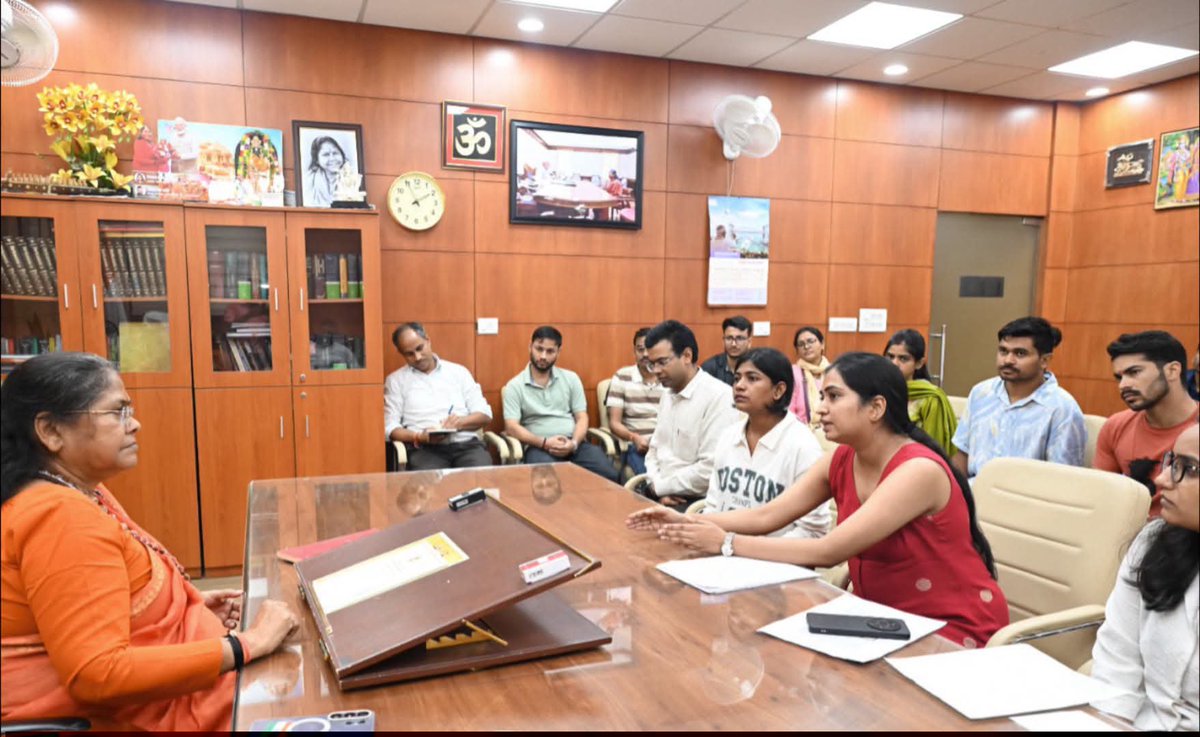 NCBC_INDIA's tweet photo. नई दिल्ली, राष्ट्रीय पिछड़ा वर्ग आयोग कार्यालय में माननीय अध्यक्ष साध्वी निरंजन ज्योति जी से केंद्रीय विद्यालय और नवोदय विद्यालय के अभ्यर्थियों को OBC-NCL प्रमाण पत्र सत्यापन में आ रही समस्याओं को लेकर प्रतिनिधिमंडल ने भेंट की। माननीय अध्यक्ष जी ने समस्या का संज्ञान लेकर यथोचित समाधान हेतु आश्वासित किया।