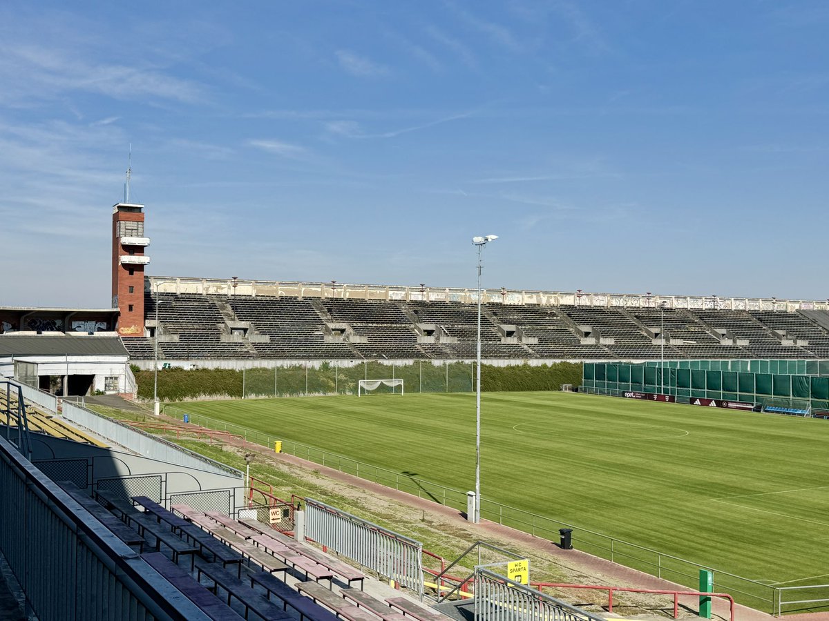 SimonPeach's tweet photo. In Prague for Czechia v England. Spotted a giant stadium so went to check it out. Turns out it was Great Strahov Stadium - a vast venue with a dark history that could hold up to 250,000. Sparta have built their training ground, inc. eight pitches, within the crumbling stands 🏟️🇨🇿 https://t.co/ZExpysGyJo