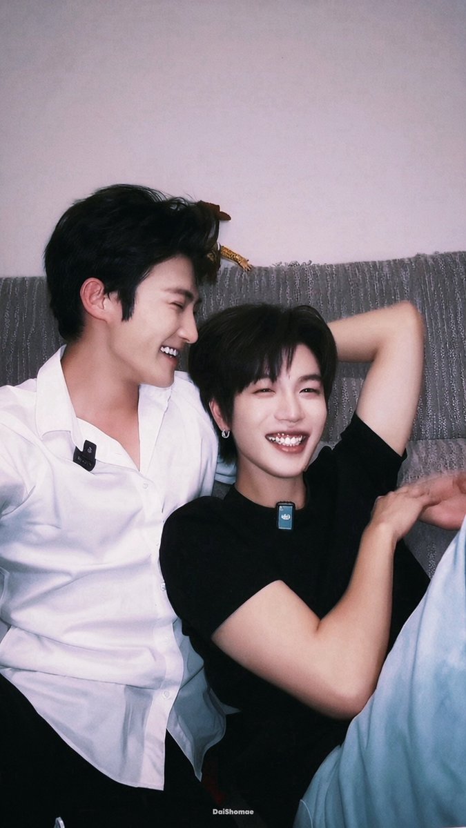 Chemi_Jean's tweet photo. เจอคลอเคลียแบบนี้  ใครไหวไปก่อนเนาะเพราะพี่กุไม่ไหวแล้วววว  555555555555 https://t.co/lXNVhbHjR4