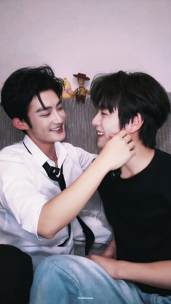 Chemi_Jean's tweet photo. เจอคลอเคลียแบบนี้  ใครไหวไปก่อนเนาะเพราะพี่กุไม่ไหวแล้วววว  555555555555 https://t.co/lXNVhbHjR4