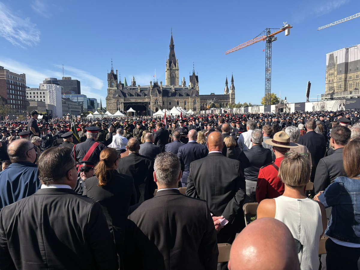 rhondaforoshawa's tweet photo. Yesterday, I was honoured to join police officers and peace officers from across Canada on Parliament Hill for the @CPPOM.

It was especially meaningful to see members of @DRPS and @AssociationDrp alongside police services from all across the country, united in remembrance of the brave men and women who made the ultimate sacrifice.

#HeroesInLife