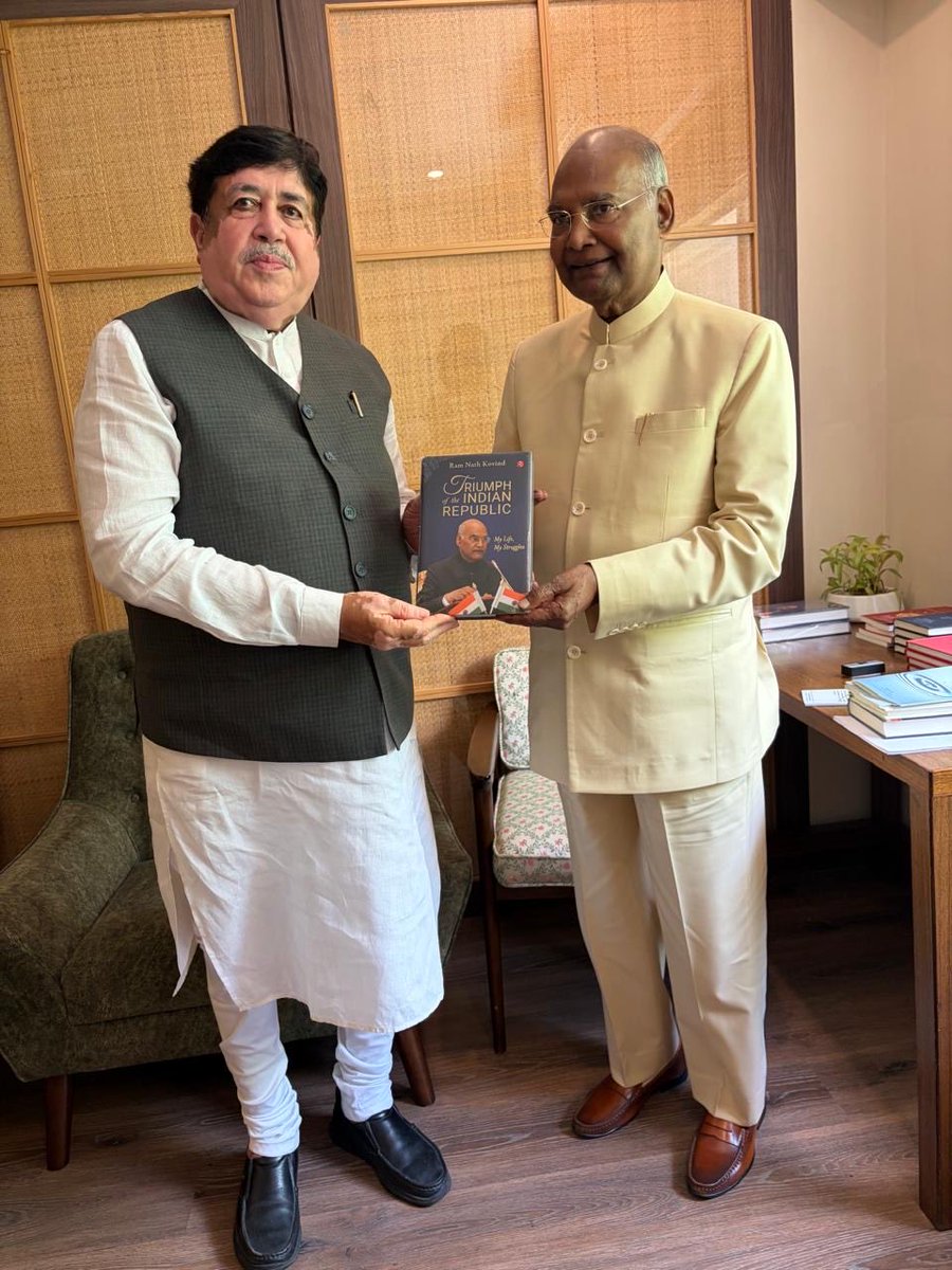 Dileep_Sanghani's tweet photo. हैदराबाद के निकट कान्हा शांति वनम स्थित ‘वेलनेस बाय हार्टफुलनेस’ के स्वास्थ्य शिविर में भारत के पूर्व राष्ट्रपति आदरणीय श्री रामनाथ कोविंद जी से आत्मीय भेंट हुई।

इस अवसर पर उन्होंने अपनी पुस्तक ‘Triumph of the Indian Republic’ सप्रेम भेंट की। उनका सहज व्यक्तित्व और राष्ट्रसेवा के प्रति समर्पण सदैव प्रेरणादायी है।

इस स्नेह और आत्मीयता के लिए आदरणीय कोविंद जी का हृदय से आभार। 🙏
@ramnathkovind
