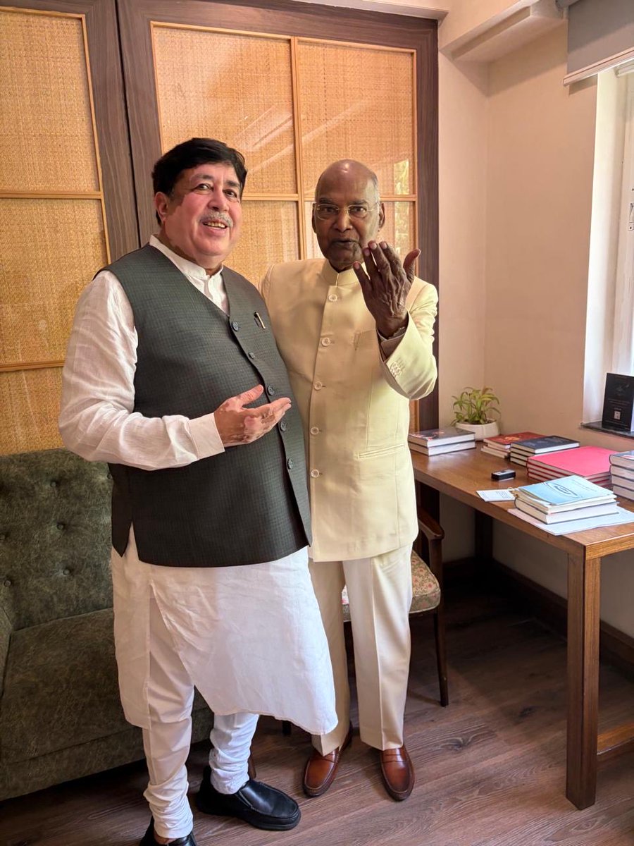Dileep_Sanghani's tweet photo. हैदराबाद के निकट कान्हा शांति वनम स्थित ‘वेलनेस बाय हार्टफुलनेस’ के स्वास्थ्य शिविर में भारत के पूर्व राष्ट्रपति आदरणीय श्री रामनाथ कोविंद जी से आत्मीय भेंट हुई।

इस अवसर पर उन्होंने अपनी पुस्तक ‘Triumph of the Indian Republic’ सप्रेम भेंट की। उनका सहज व्यक्तित्व और राष्ट्रसेवा के प्रति समर्पण सदैव प्रेरणादायी है।

इस स्नेह और आत्मीयता के लिए आदरणीय कोविंद जी का हृदय से आभार। 🙏
@ramnathkovind