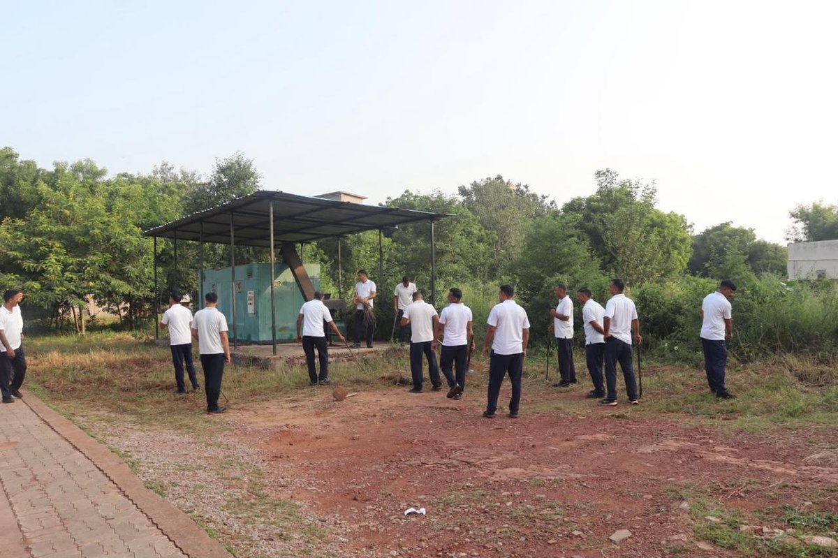 CrpfVs244bn's tweet photo. Embracing the 3Rs for a greener tomorrow!
Today, 244 VS Bn organized a #SHS drive focused on "Reduce, Reuse, Recycle" around the campus area, promoting sustainability and environmental cleanliness.🇮🇳 @swachhbharat @SwachhBharatGov @MoHUA_India @MoJSDDWS @crpfindia @VS_WingCRPF https://t.co/b9HkkcwzVx