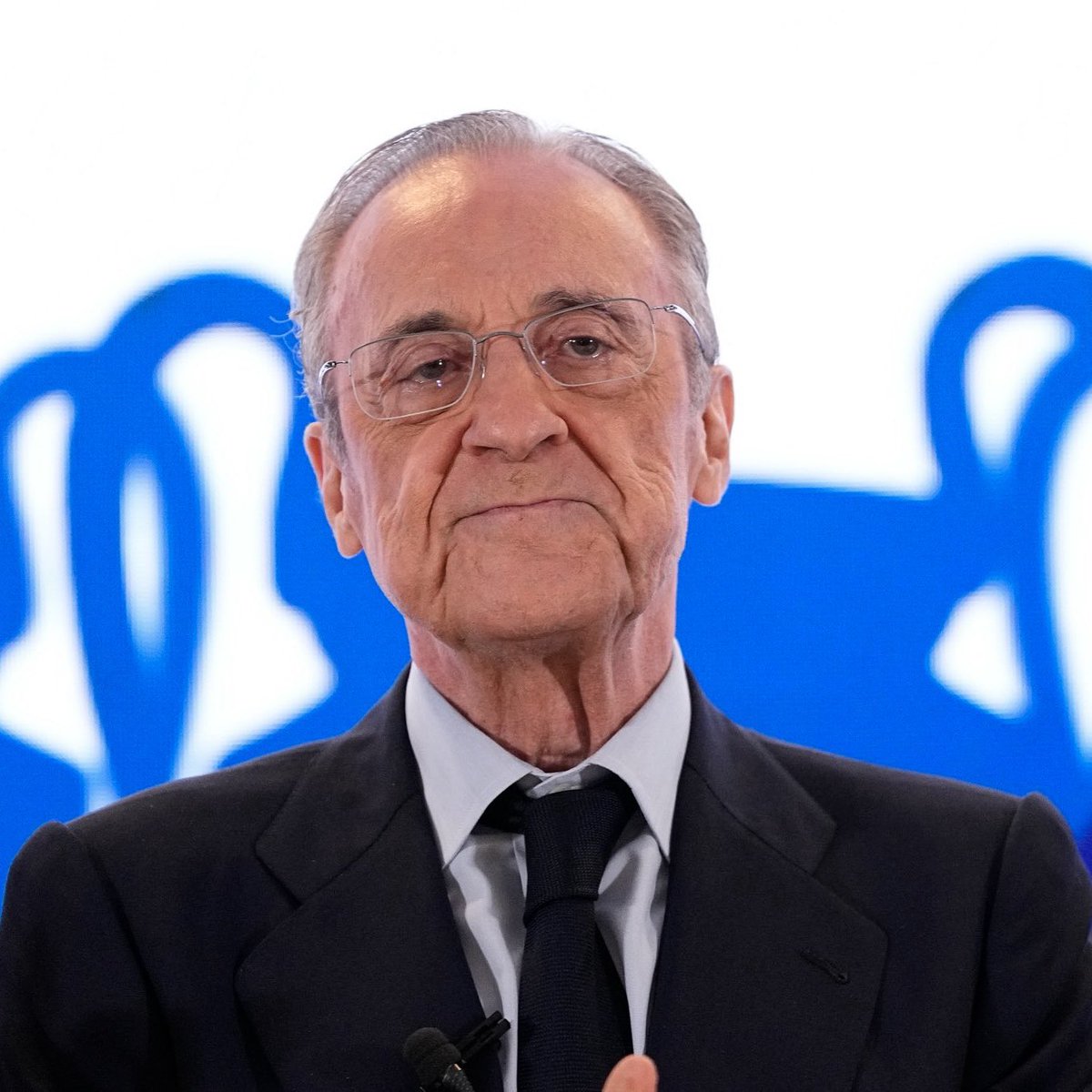 ActuFoot_'s tweet photo. 🚨 LE BARÇA POURSUIT FLORENTINO PEREZ EN JUSTICE !!! ⚖️ 

Le président du Real Madrid devra comparaître devant le tribunal le 25 novembre dans le cadre d’une affaire de diffamation.

Le Barça a exigé des excuses et que Perez retire ses propos sur l’affaire Negreira.

S’il n’y assiste pas ou ne se rétracte pas publiquement, le club catalan SE RÉSERVE LE DROIT DE PORTER PLAINTE.

🗞️ @marca