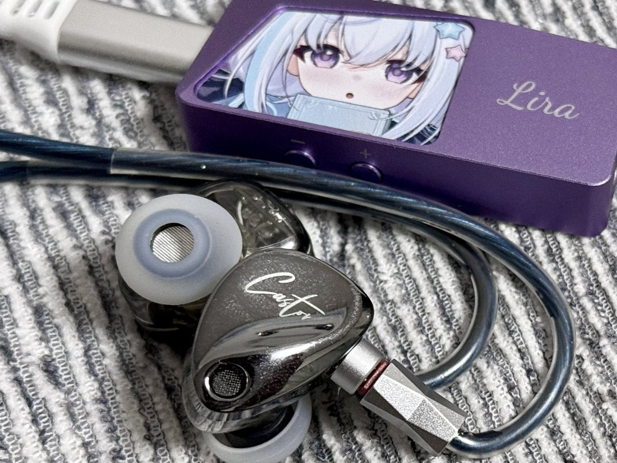palm_house2's tweet photo. 今夜は久々にKZ Castor（イヤホン）をCVJ Lila（DAC）との組み合わせで☺️

久しぶりに聴いても、良い感じですね👍✨
開放感のあるドンシャリで、ちょっとヤンチャな元気な音がKZらしく、人気があったのも納得です☺️ https://t.co/yjghcLdqqX