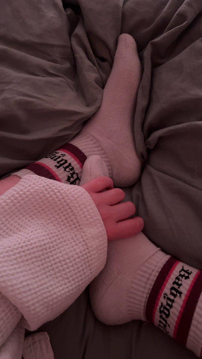 AlissaDevul's tweet photo. Happy because I realized it says babygirl on my socks🥰🤭💞 

#happy #feet #socks #babygirl #thick #young #girl #wornsocks #usedsocks #oldsocks https://t.co/R4fcD9Rgkf