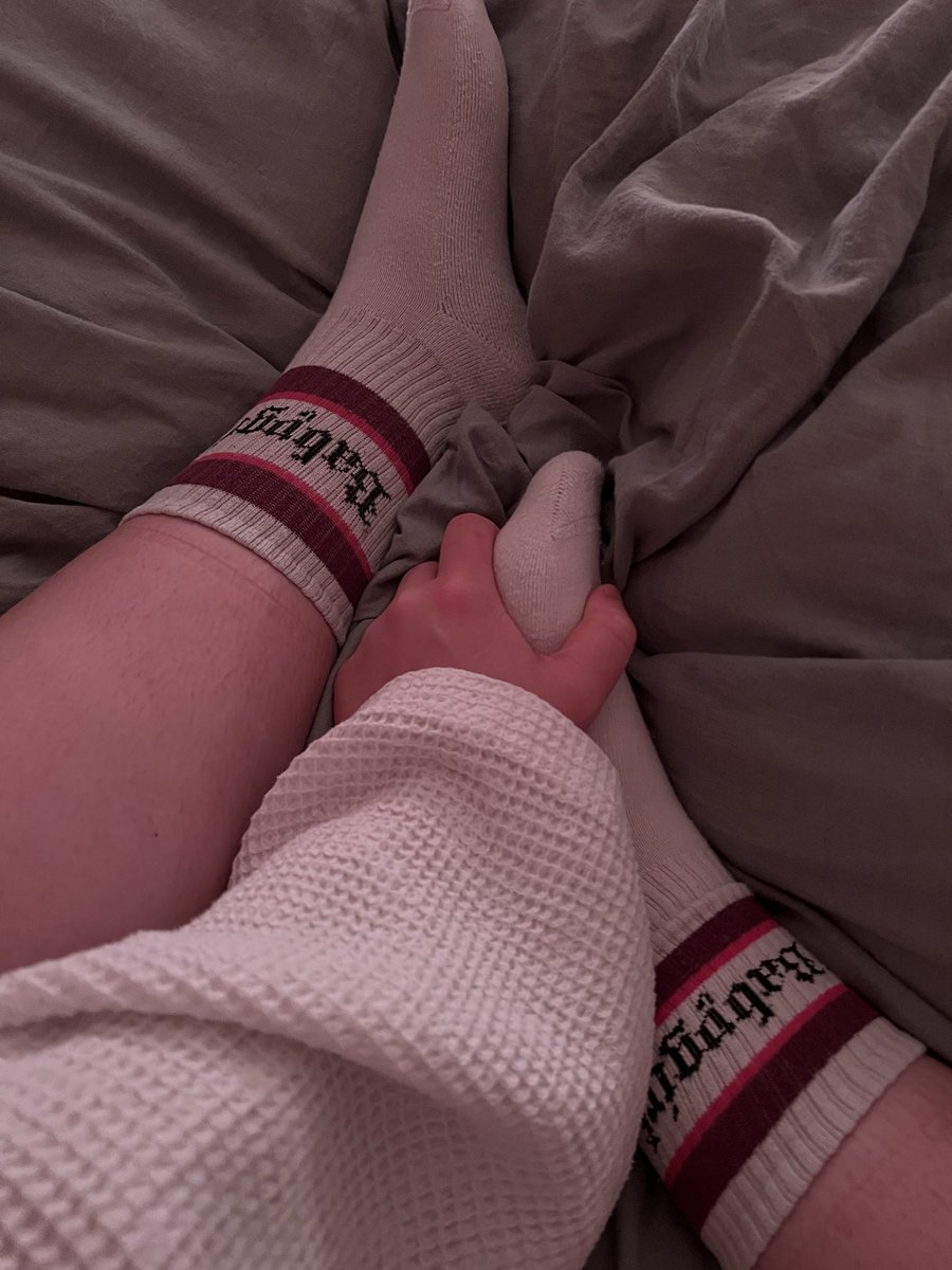 AlissaDevul's tweet photo. Happy because I realized it says babygirl on my socks🥰🤭💞 

#happy #feet #socks #babygirl #thick #young #girl #wornsocks #usedsocks #oldsocks https://t.co/R4fcD9Rgkf