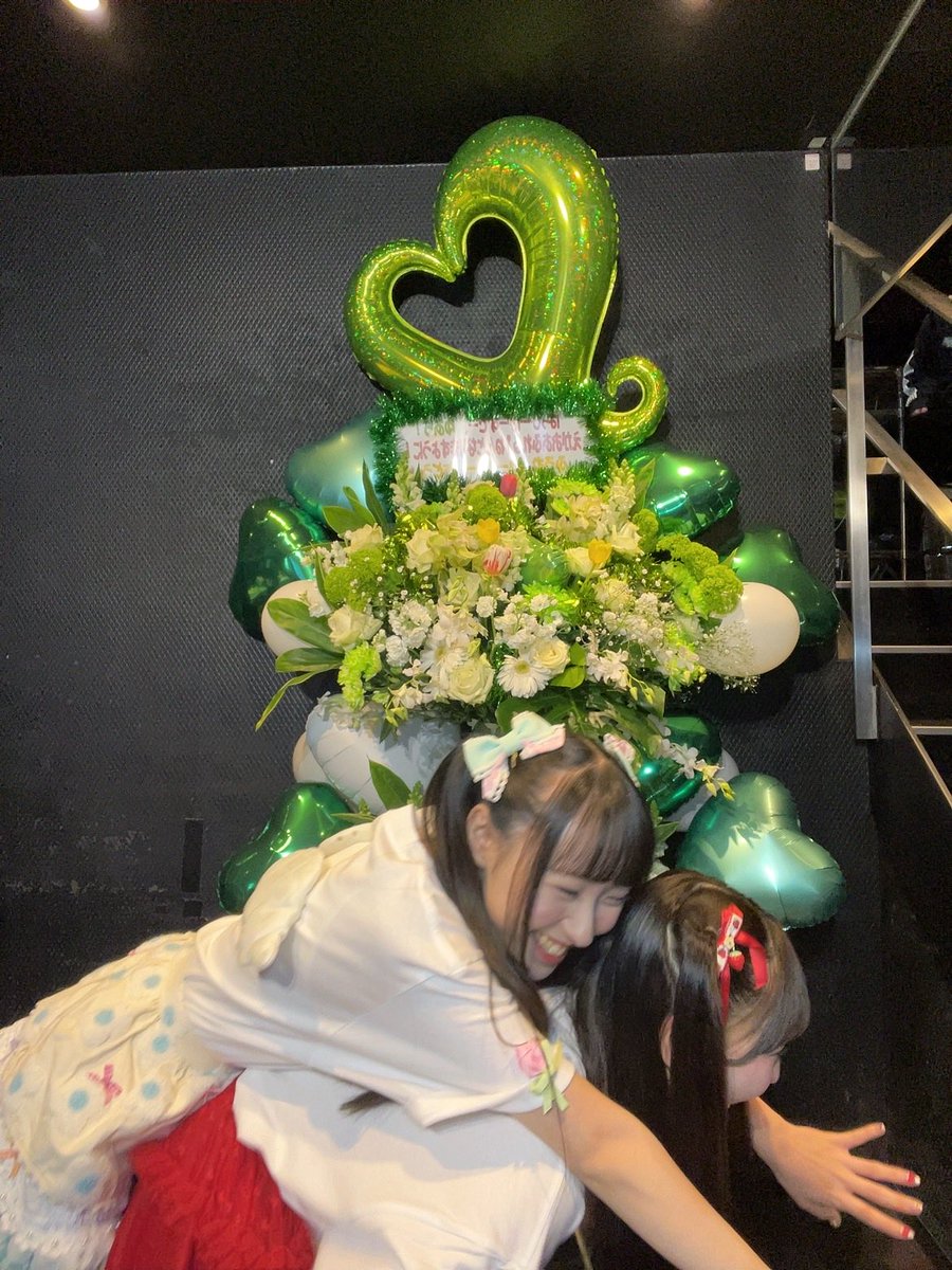 coco423_'s tweet photo. あんなとっても涙のお別れしてから、またおなじグループであちと1周年できてうれしいよっ🍀.*
楽しいも嬉しいもいやいや期もいっしょにいろんな経験していつも隣に居てくれてありがとう！
こんなになんでも話せて安心、信頼の人はここの人生であちしかいないと思ってるよ🥹
あと少し大事に過ごそうねっ https://t.co/SGi1XXuL84
