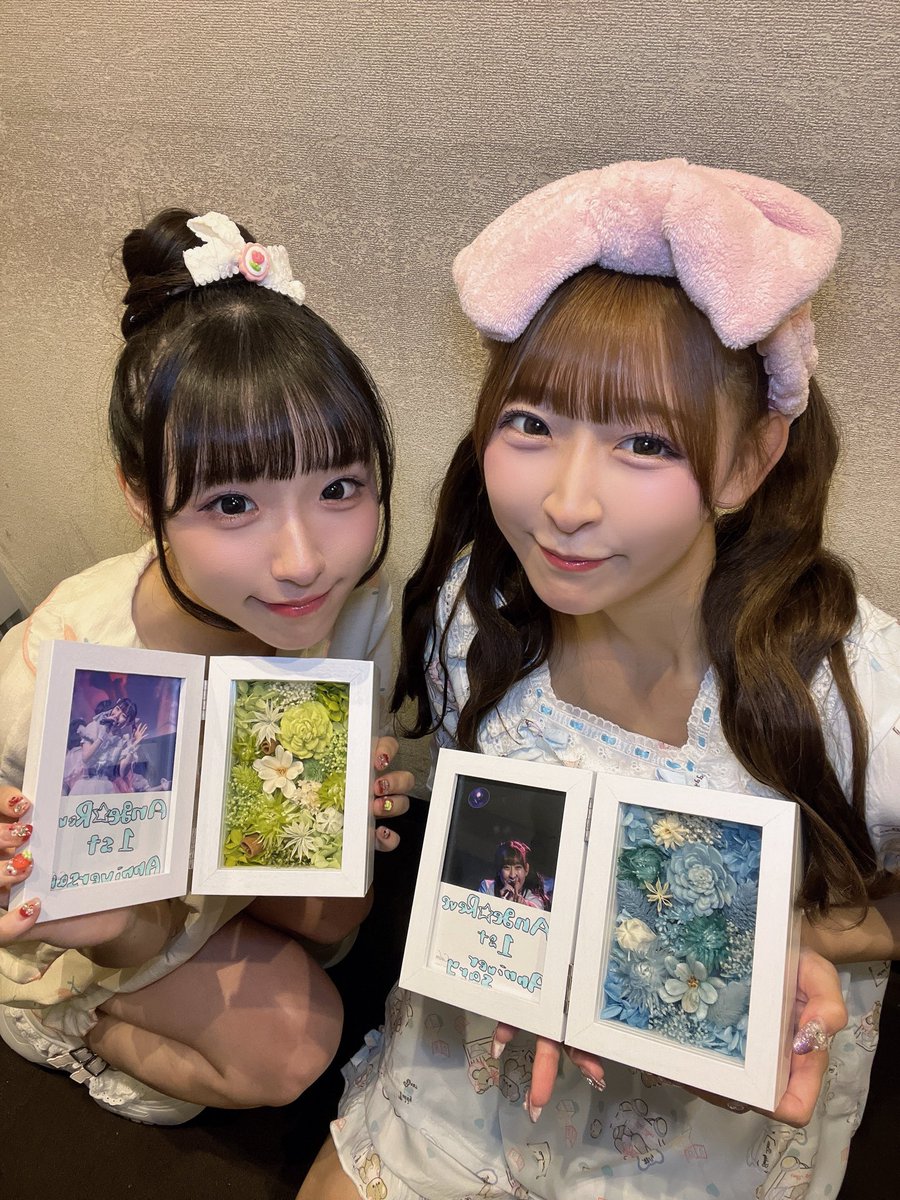 coco423_'s tweet photo. あんなとっても涙のお別れしてから、またおなじグループであちと1周年できてうれしいよっ🍀.*
楽しいも嬉しいもいやいや期もいっしょにいろんな経験していつも隣に居てくれてありがとう！
こんなになんでも話せて安心、信頼の人はここの人生であちしかいないと思ってるよ🥹
あと少し大事に過ごそうねっ https://t.co/SGi1XXuL84