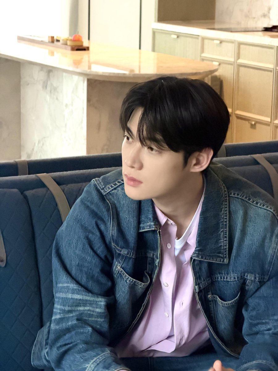 MybiggestloveS's tweet photo. Effortlessly chic whether in casual streetwear or tailored suits.

WE STAND WITH KIM YOONSIK
#KIMYOONSIK
#KIMYOONSIKSHINES https://t.co/bsEoHDk0Im