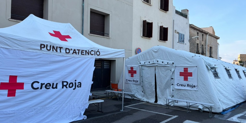 CreuRojaTGN's tweet photo. Ahir a la primera jornada de Concurs de Castells a TORRDEMBARRA!

🚑 34 professionals amb 7 ambulàncies i 3 vehicles logístics van oferir atenció sanitària durant tota la jornada. 33 assistències i 5 trasllats.

🤝 Gràcies @CastellsCat https://t.co/IGH2zYUyHG