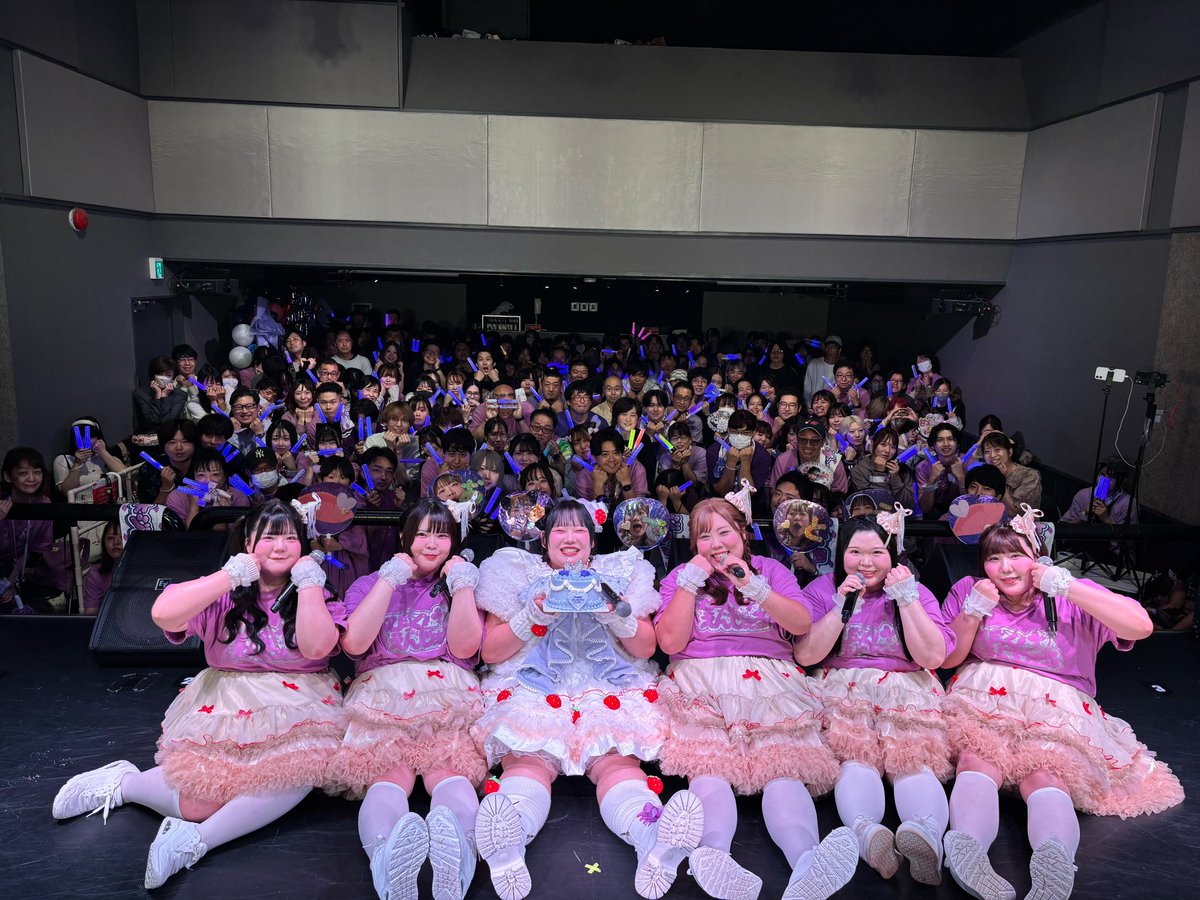 big_angel5's tweet photo. 本日は「びっくえんじぇる甘木ジュリプロデュース生誕祭」ありがとうございました🍠💜

ジュリジュリらしい、ホクホクな会場で幸せいっぱいです💞🪽

フロアに響きわたるヘルシーの声援のお陰もあり、とってもアツいライブになりました💥

次回のイベントは9/29(火)「甘木ジュリ単独チェキ会」です📸
🎫予約不要✨現地にてチェキ券をお買い求めください🎀
たくさんのおめでとうお待ちしております🎂🎉➰