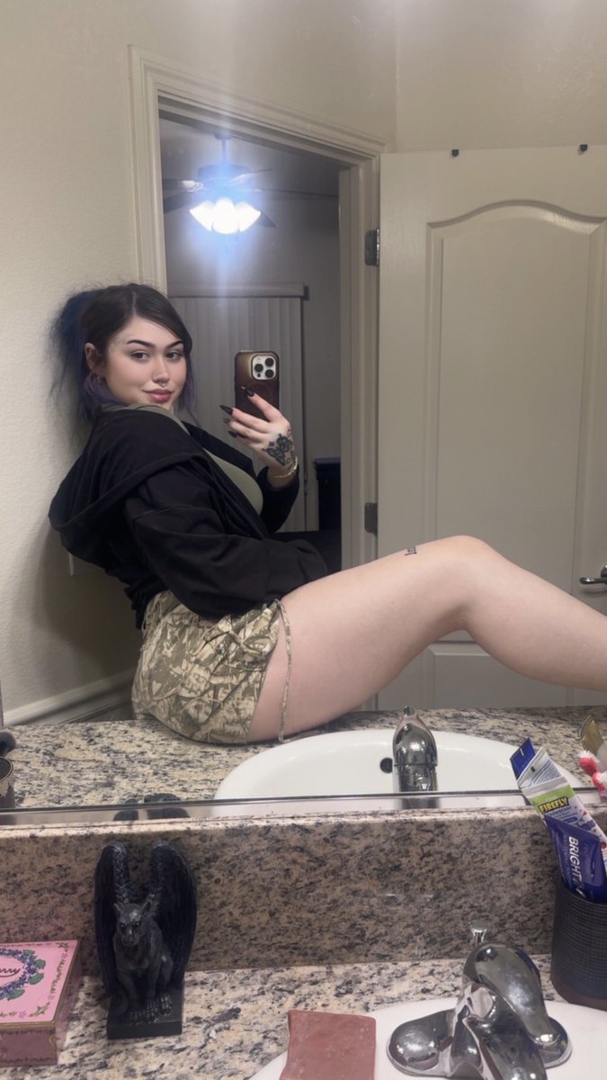 GoddessPeezy__'s tweet photo. I’m offering $20 JOI text/video call session now losers..🤭🥵💦😍

Who’s next??? Approach goddess properly 

Findom femdom paypigs wedgie nerd sub humanATM walletdrain humiliation cei sph joi cbt exposure blackmail raceplay degrading forced intox ass worship drain simps https://t.co/4OJJUzzuw3