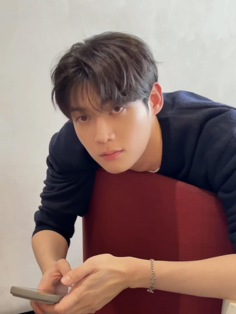 MybiggestloveS's tweet photo. His gentle demeanor makes his incredible aura even more appealing.

WE STAND WITH KIM YOONSIK
#KIMYOONSIK
#KIMYOONSIKSHINES https://t.co/oLYARM5AyJ
