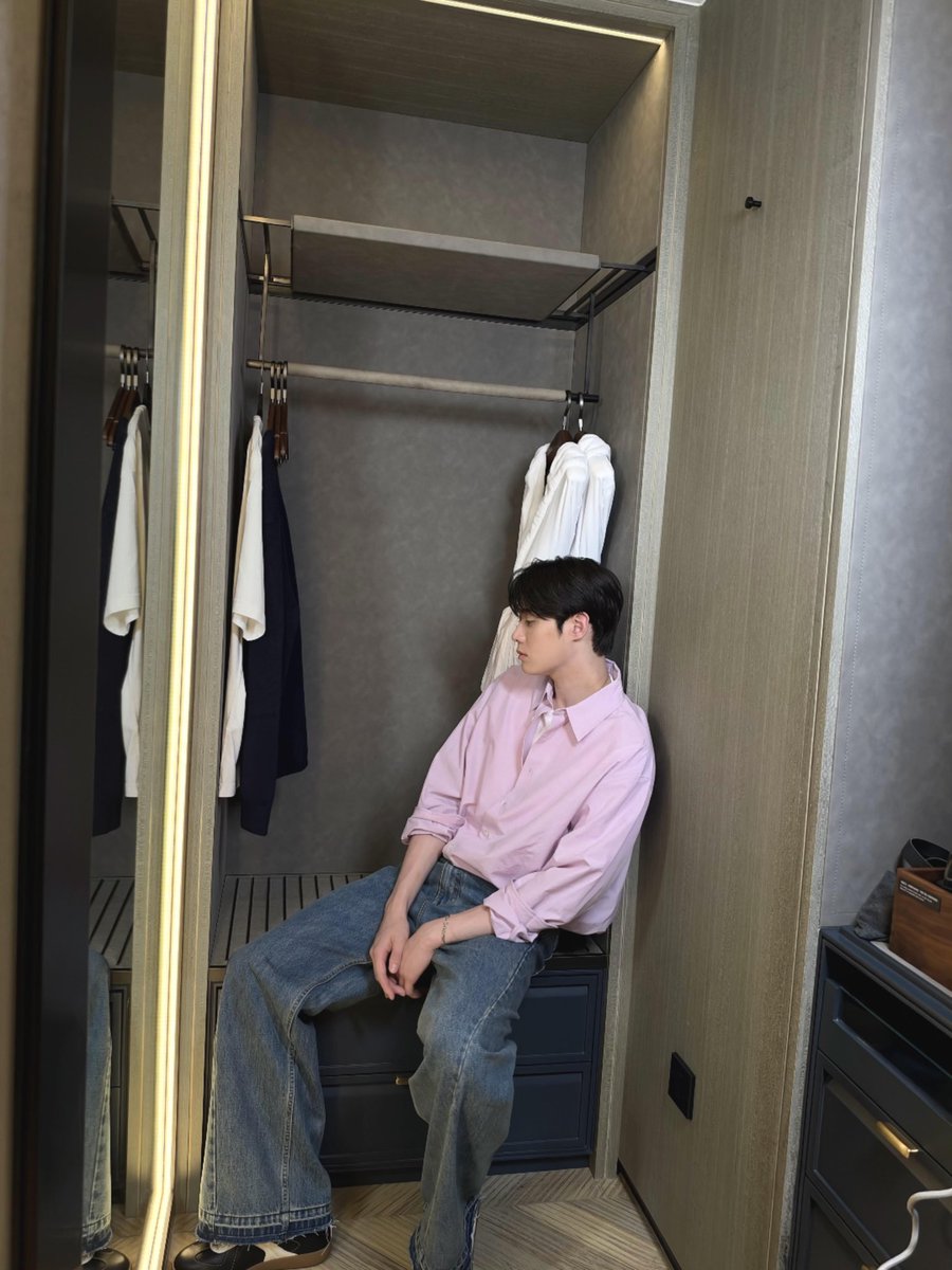 MybiggestloveS's tweet photo. His gentle demeanor makes his incredible aura even more appealing.

WE STAND WITH KIM YOONSIK
#KIMYOONSIK
#KIMYOONSIKSHINES https://t.co/oLYARM5AyJ