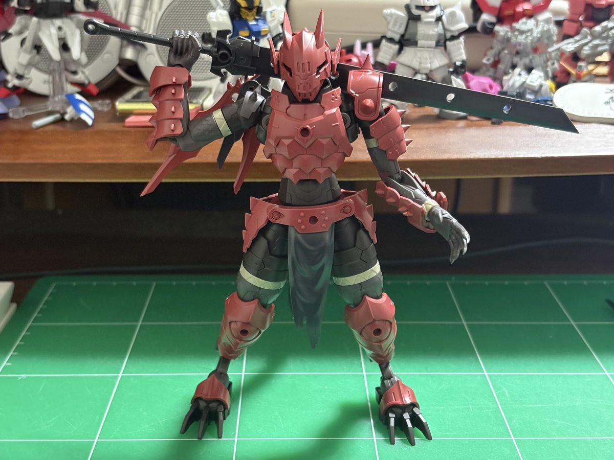 mikkun24_'s tweet photo. 昨日の続き模活
ドラゴニアナイト完成〜
肩アーマーと羽でアシンメトリーになっているのね、カッコいい!
武器もゴツい剣が2本付属
慣れない手持ちポージングもやってみたw
次はロードや〜
#30MF
#30ML https://t.co/xwWRD5Pbxp