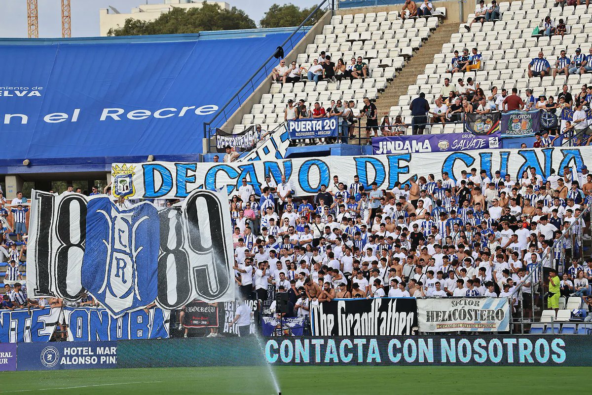 alejandro1199_'s tweet photo. Que ambientazo el que vivimos ayer en el Colombino!! Victoria de equipo y de afición! Os esperamos a todos el miércoles para conseguir algo bonito!! Este es el camino, todavía queda mucho que hacer, vamos a por más Decano!! 
@recreoficial 🤍💙 https://t.co/dJSwVh8NgU