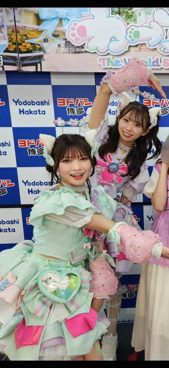 tws_wkn's tweet photo. あの時は気付かなかったんだけど隅からこっそり覗いてる虚無顔くちぱっちにジワジワ来てる笑笑 https://t.co/mRy6R8zanh