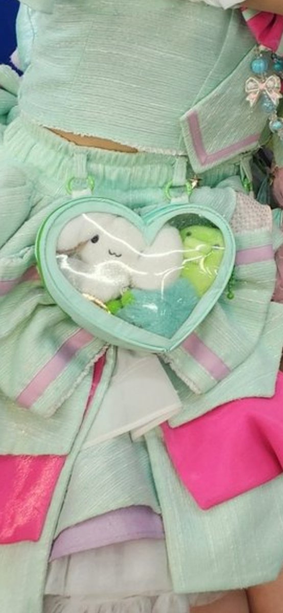 tws_wkn's tweet photo. あの時は気付かなかったんだけど隅からこっそり覗いてる虚無顔くちぱっちにジワジワ来てる笑笑 https://t.co/mRy6R8zanh