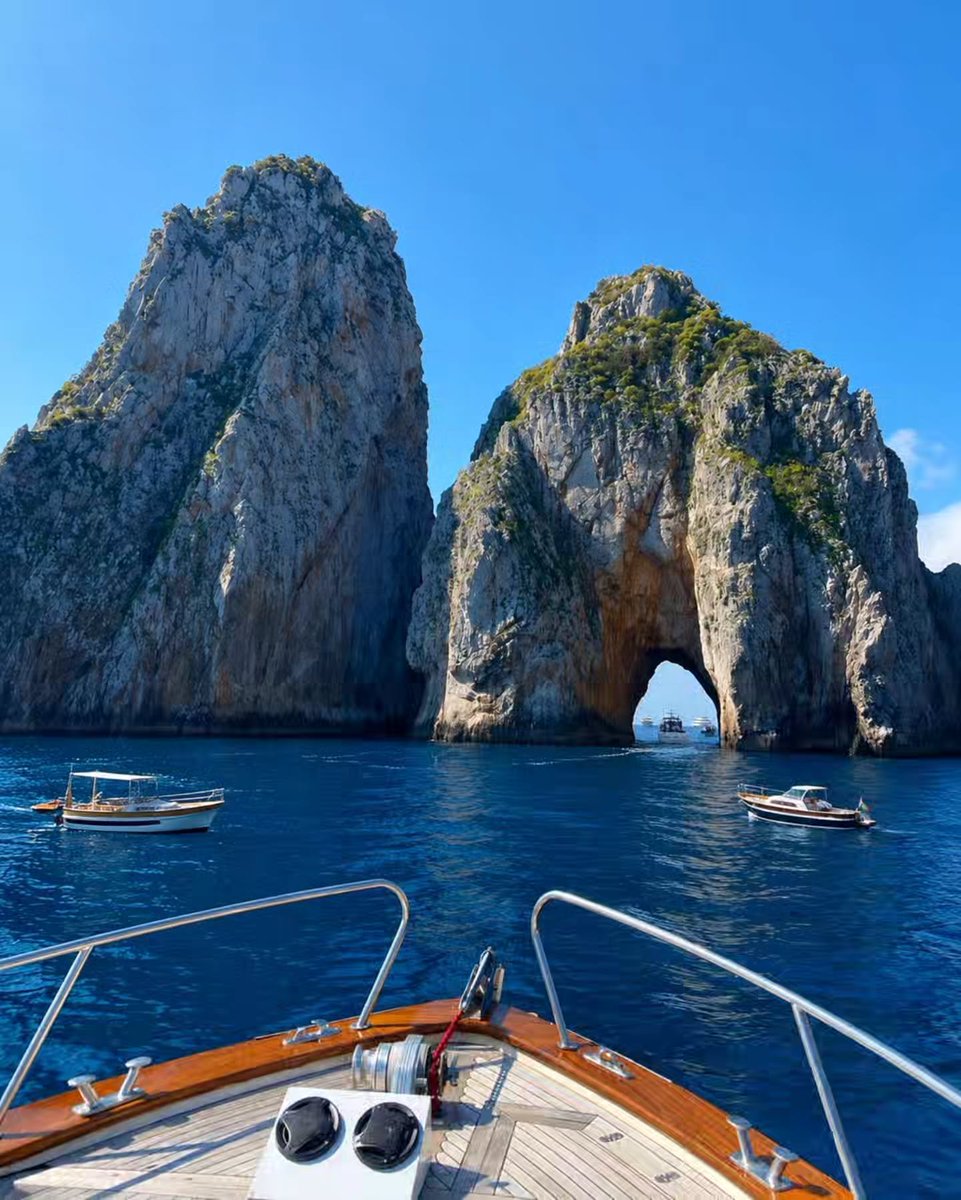 flower6260's tweet photo. Capri, Italy https://t.co/aCJFP3bVSl