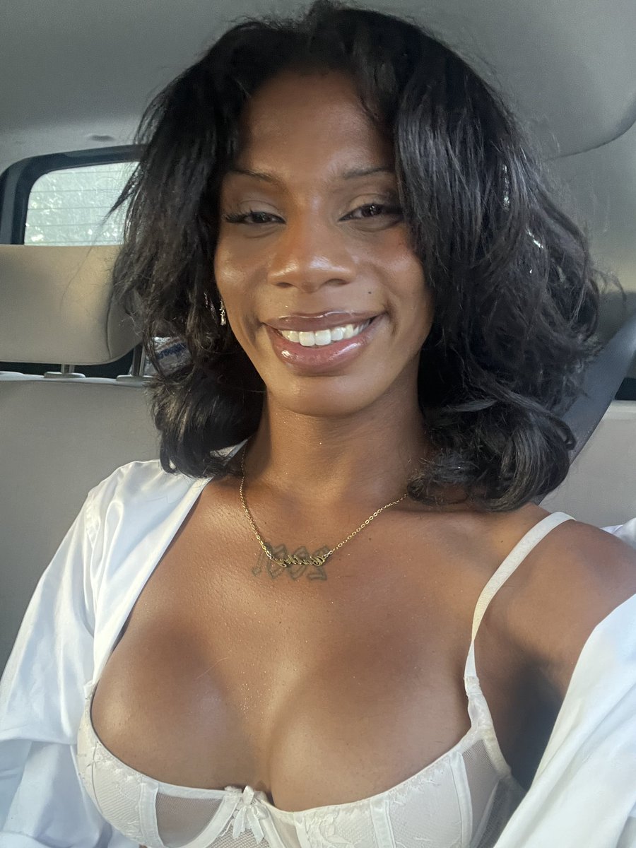 femqueencaptain's tweet photo. Happy Moanniversary to meeee 🦢🥳 https://t.co/qxaRO65SbD