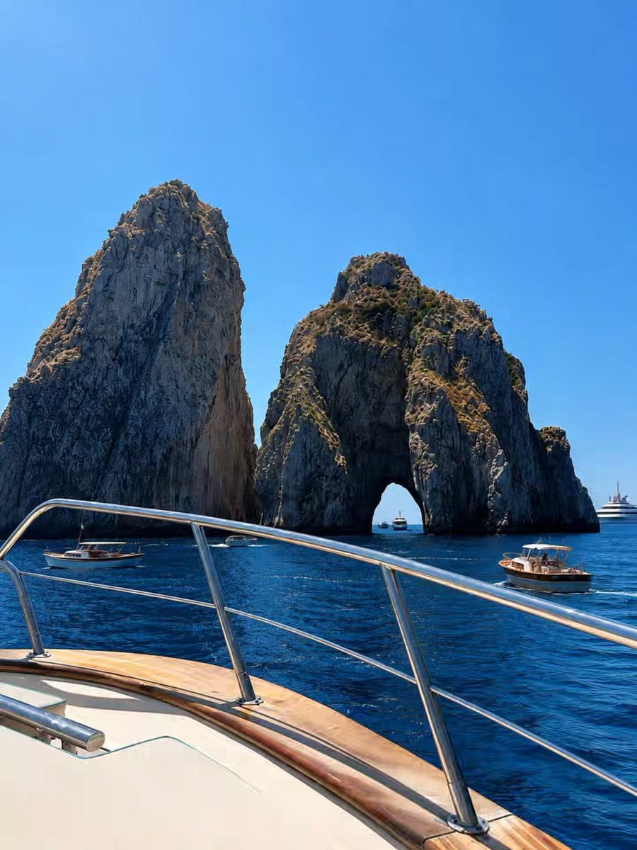 flower6260's tweet photo. Capri, Italy https://t.co/aCJFP3bVSl