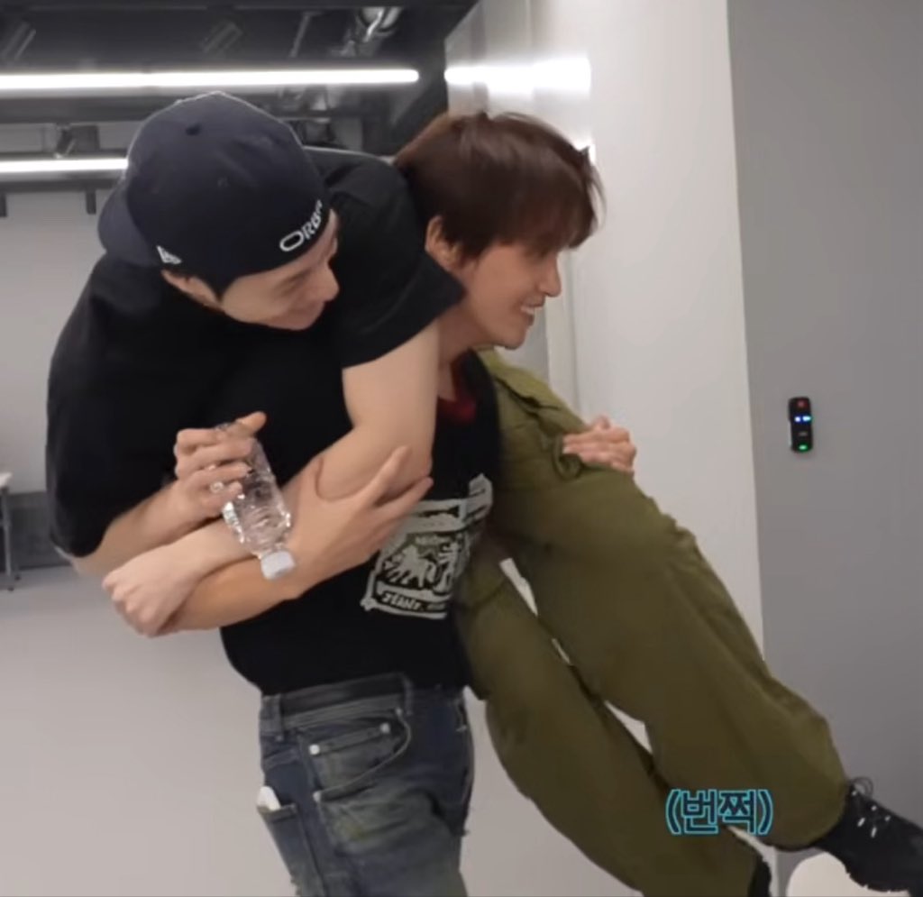 hae1ee's tweet photo. small but mighty bear https://t.co/Wje8yoCdtM
