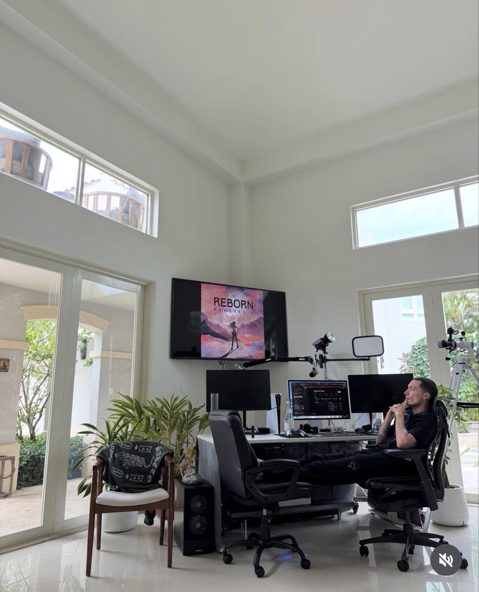 lukebelmar's tweet photo. All you need is WiFi and a Dream https://t.co/5JJzPFfzjM