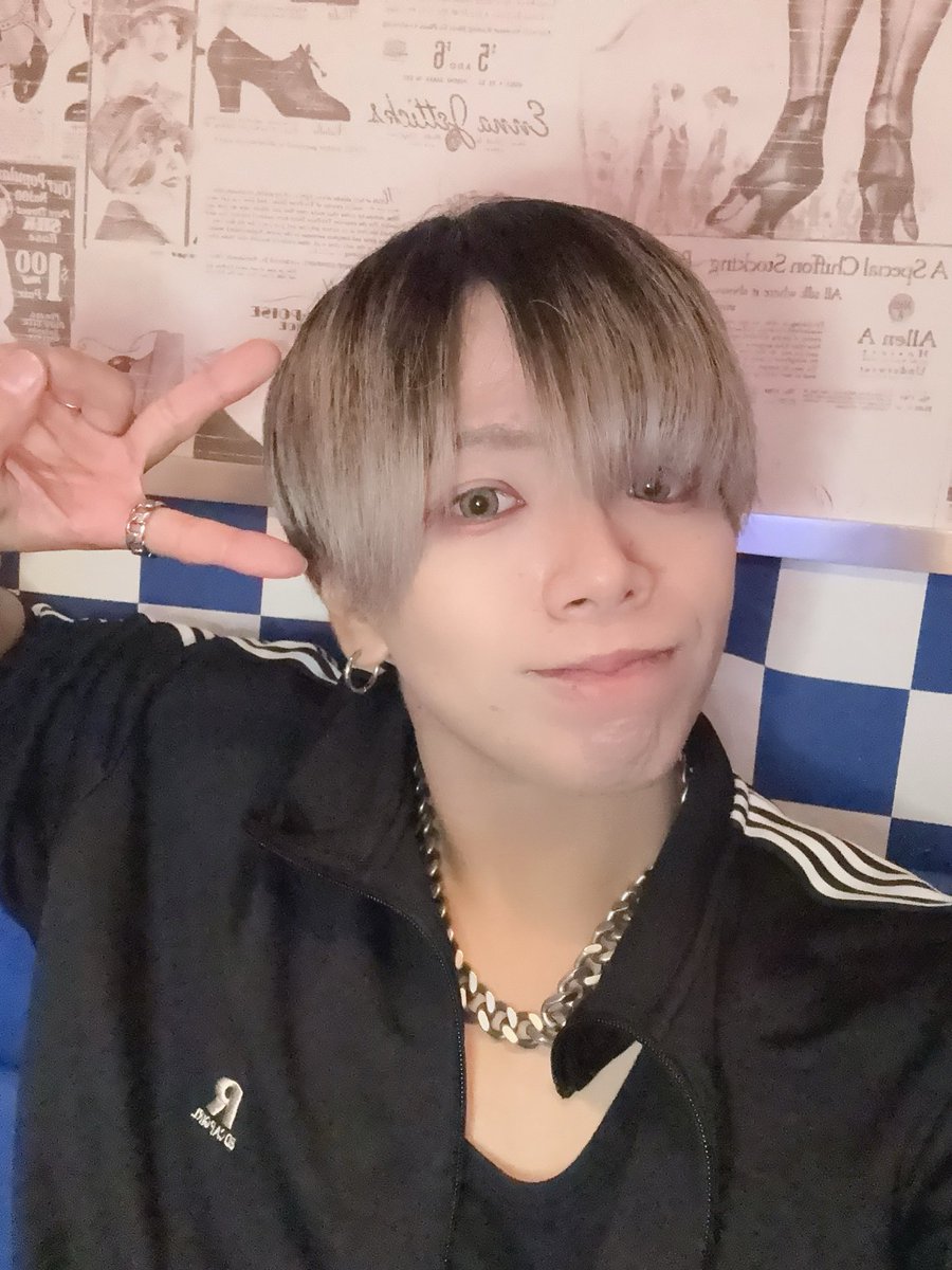 hinata_0211__'s tweet photo. TikTok配信ありがとうございました✨
初めての配信で緊張だった🫨
またどこかでやるので
その時は観にきてねー✌️ https://t.co/VNwkENyHQl