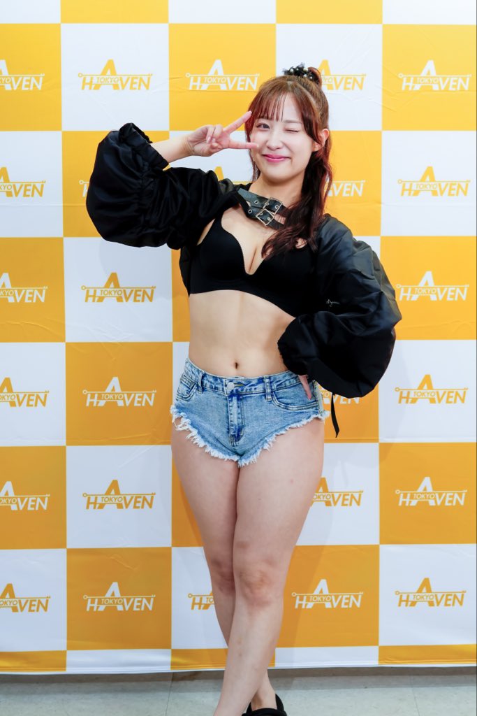 AlexChanh11's tweet photo. 趕上榮川小姐的引退見面會
想當年第一次參加的見面會也是榮川小姐
恭喜你引退了
祝你引退後也能開開心心
期待再相逢
#栄川乃亜
#haven_tokyo https://t.co/apnr3BOY3Q