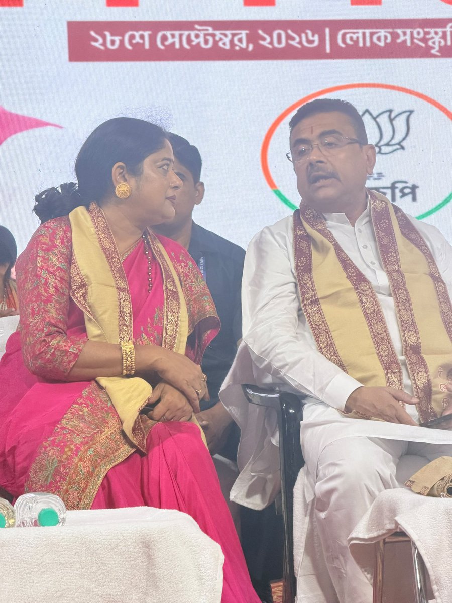 Pinkikushwaha01's tweet photo. पानिहाटी, पश्चिम बंगाल में ‘आंगन का मिलन – सेवा संकल्प अभियान’ के अवसर पर आंगनवाड़ी बहनों से आत्मीय संवाद का अवसर मिला। 🙏🌸
उनके अनुभवों एवं सुझावों को सुनना सुखद रहा। सभी आंगनवाड़ी बहनों के सेवा-भाव को नमन। 🙏
#AnganMilan #SevaSankalpAbhiyan #Anganwadi #WestBengal https://t.co/mgAzFIQQmC